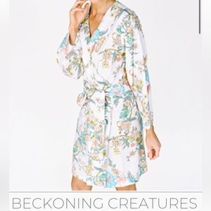 💖Plum Pretty Sugar💖Knee Length Kimono Robe Beckoning Creatures. M. Worn once!